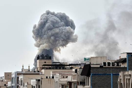 Tiếp tục nã tên lửa và UAV, Iran tuyên bố việc đình chiến phụ thuộc Mỹ - Israel