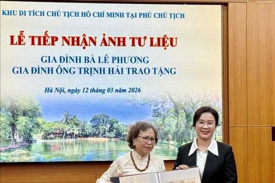 Tiếp nhận nhiều bức ảnh tư liệu quý về Chủ tịch Hồ Chí Minh