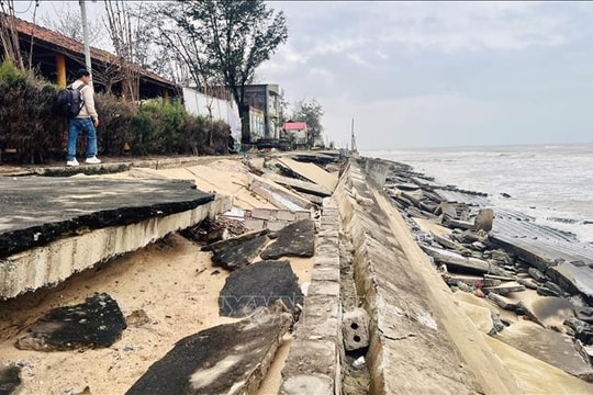 Cấp bách 'giải cứu' bãi biển Nhật Lệ