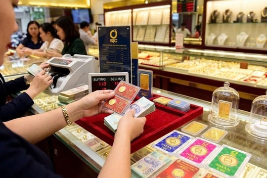 Vàng SJC và nhẫn trơn đồng loạt lao dốc, thị trường ngóng chờ ‘van’ nhập khẩu