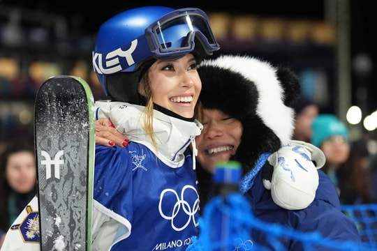 Người mẹ kề vai sát cánh 'Công chúa tuyết' Eileen Gu