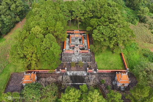 Khu lăng mộ cha đẻ của ba vua triều Nguyễn