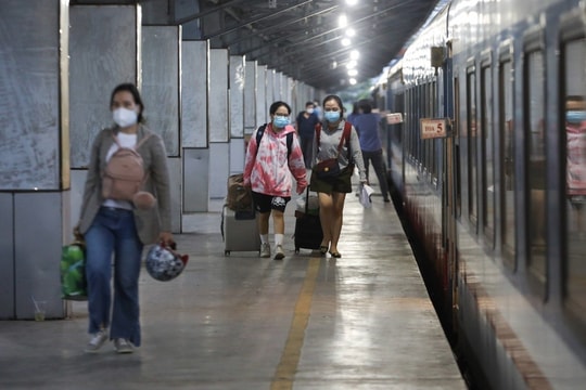 Vé tàu khách giảm giá 3%