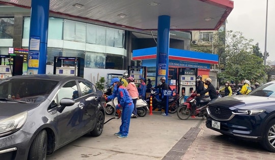 Nhiều giải pháp bình ổn giá xăng dầu