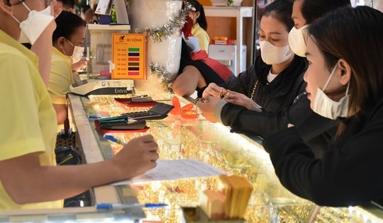 Giá vàng hôm nay, 12-3: Đảo chiều đi xuống