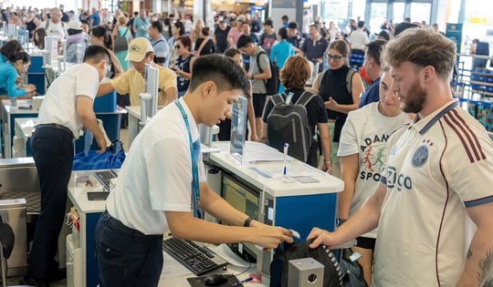 Giá vé máy bay trước áp lực nhiên liệu: Không dồn hết gánh nặng lên hành khách