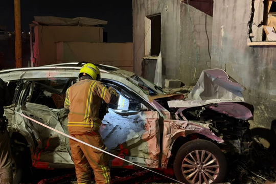 Iran dội mưa tên lửa vào miền bắc Israel, loạt tòa nhà hư hại nặng