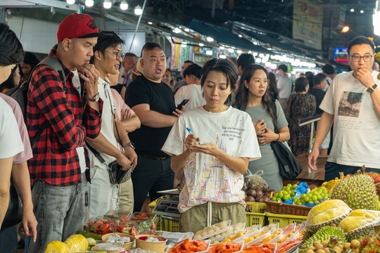 Biến động giá xăng dầu đánh vào túi tiền du khách Việt