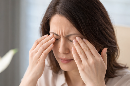 Vì sao bạn hay bị chói mắt?