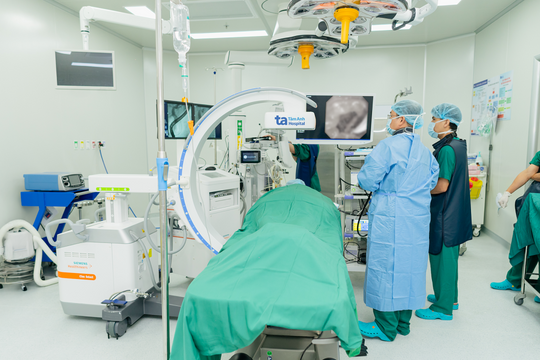 Sán lá gan ký sinh trong ống mật người phụ nữ