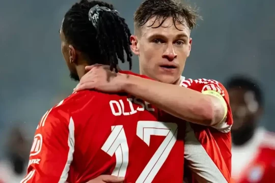 Hai ngôi sao Bayern đối mặt án treo giò vì tẩy thẻ lộ liễu