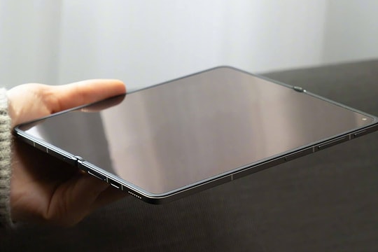 Oppo hé lộ Find N6 'không nếp gập', hỗ trợ bút AI