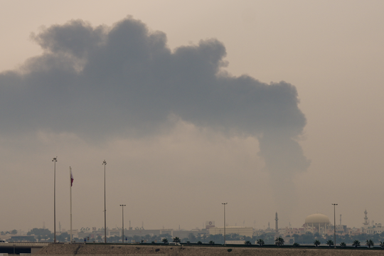Iran dọa 'đốt cháy toàn bộ hạ tầng dầu khí' ở Trung Đông