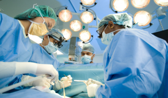 Cô gái bị hoại tử vùng mặt do tai nạn giao thông được ghép da thành công