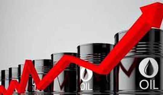 Giá dầu thế giới hôm nay 13/3: Tăng mạnh trên 102 USD/thùng, kéo theo giá xăng trong nước
