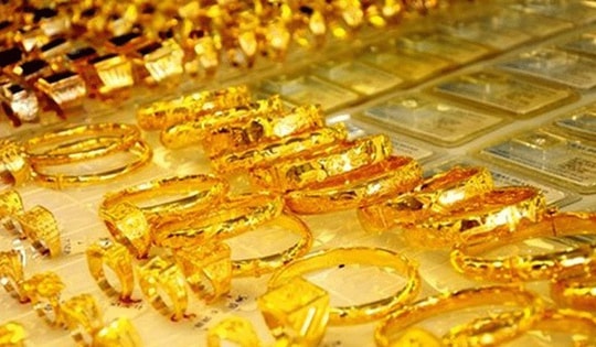 Giá vàng chiều nay 13/3: Đà giảm liên tiếp trong tuần, thị trường vàng sôi động trở lại