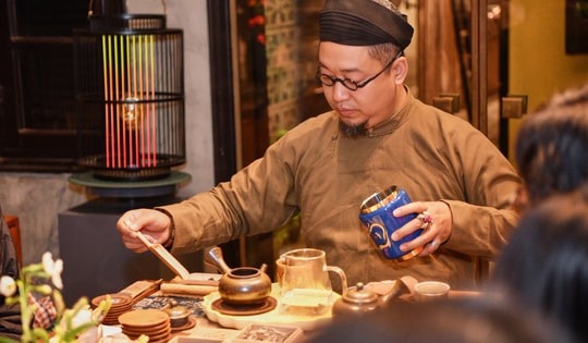 Đôi bàn tay sương giá dệt linh hồn trà Việt