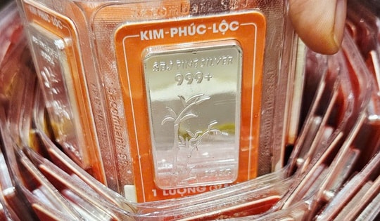 Giá bạc hôm nay 13-3: Rớt mạnh hơn vàng, bạc Phú Quý chỉ còn hơn 3 triệu đồng/lượng