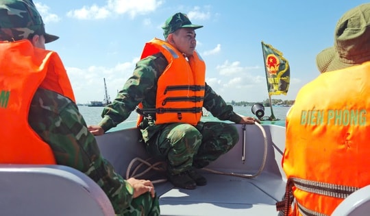 Không có việc sà lan chở cát nhập khẩu về Việt Nam bị ùn ứ do giá xăng dầu tăng