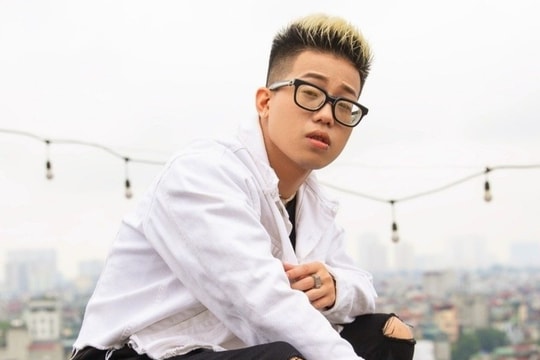 Rapper Việt xóa MV ngập hình ảnh web cá độ