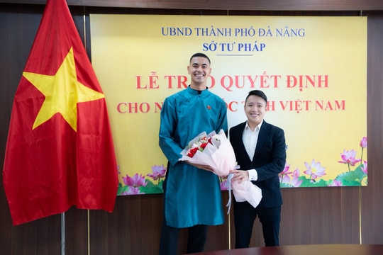 Cầu thủ nhập tịch đi bầu cử: Tự hào thực hiện trách nhiệm công dân Việt Nam