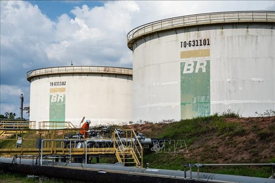 Giá dầu Brent vượt 103 USD/thùng sau diễn biến quân sự ở đảo Kharg của Iran