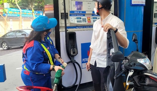 Liên tiếp xả mạnh Quỹ Bình ổn để hạ nhiệt giá xăng dầu, nếu hết quỹ sẽ thế nào?