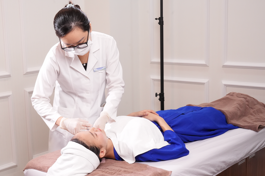 Có nên tiêm filler trẻ hóa vùng mắt không?