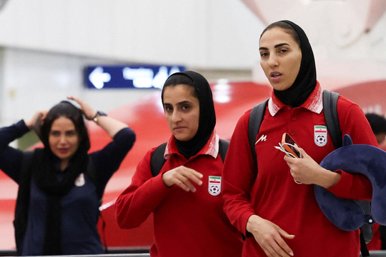 HLV nữ Iran: 'Cầu thủ tổn thương khi bị gọi là kẻ phản quốc'