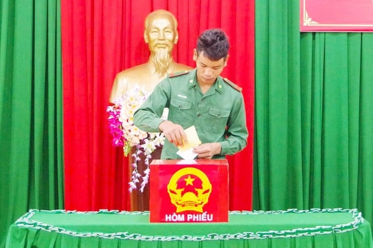Chiến sĩ biên phòng Lâm Đồng bỏ phiếu sớm ở vùng biên