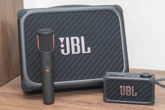 JBL BandBox - loa di động đầu tiên tích hợp AI tách nhạc