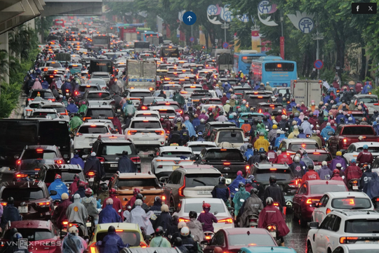 Rào chắn hơn 1,2 km đường Nguyễn Trãi để xây cống chống ngập