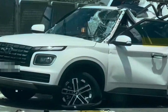 Xe tải tông ôtô dừng làn khẩn cấp trên cao tốc, hai mẹ con tử vong