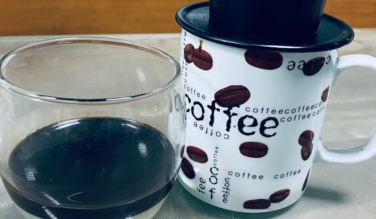 Ly cà phê buổi sáng