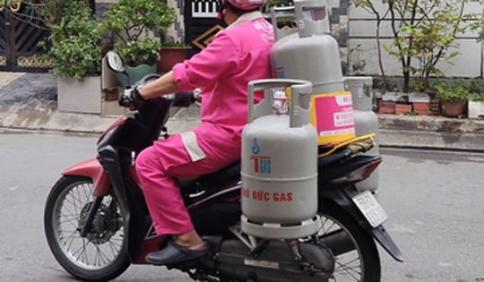 Quán ăn chật vật giữ giá