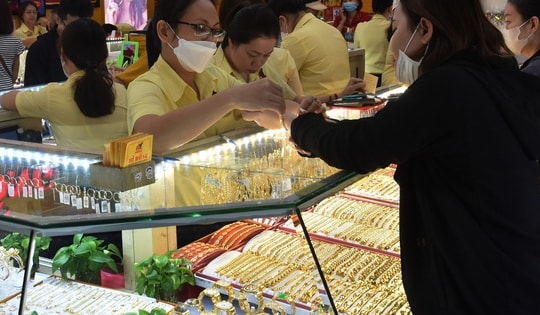 Giá vàng hôm nay, 14-3: Tiếp tục sụt giảm