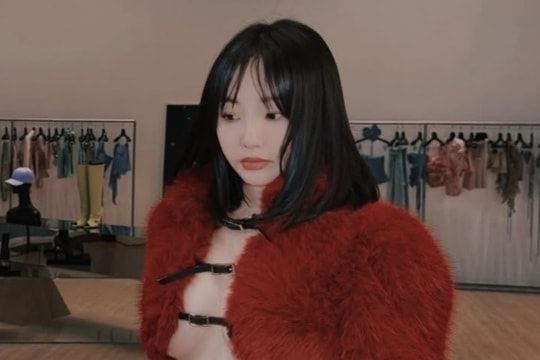 Kimberley check-in TP.HCM cùng cầu thủ Việt Kiều