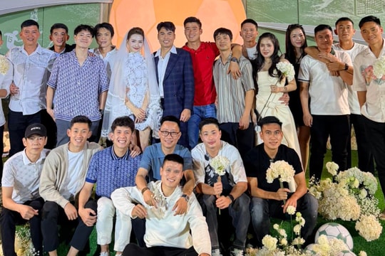 Dàn cầu thủ nổi tiếng dự tiệc cưới MC Mù Tạt và tiền vệ Đức Huy