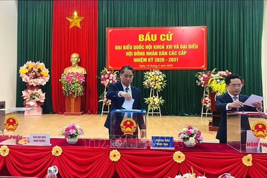 Rộn ràng ngày hội bầu cử tại nhiều địa phương