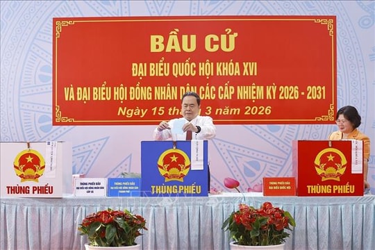 Chủ tịch Quốc hội Trần Thanh Mẫn bỏ phiếu bầu cử tại TP Hồ Chí Minh