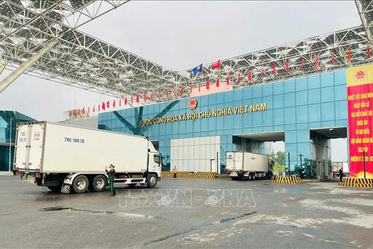 Thông quan ngày cuối tuần giúp giảm áp lực tồn kho hàng hóa