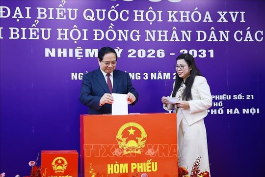 Thủ tướng Phạm Minh Chính bỏ phiếu bầu cử tại phường Tây Hồ, Hà Nội