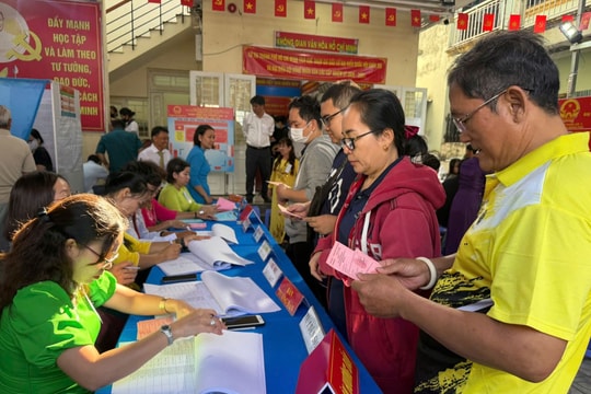 Cử tri TP Hồ Chí Minh hào hứng đi bỏ phiếu, gửi gắm niềm tin vào người có tài có tâm