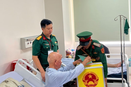 TP Hồ Chí Minh: Bệnh nhân thực hiện quyền bầu cử ngay tại bệnh viện