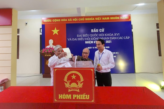 Gần 5.000 cử tri xã đảo Minh Châu (Hà Nội) rộn ràng đi bỏ phiếu bầu cử