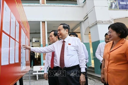 Chủ tịch Quốc hội kiểm tra công tác bầu cử tại TP Hồ Chí Minh