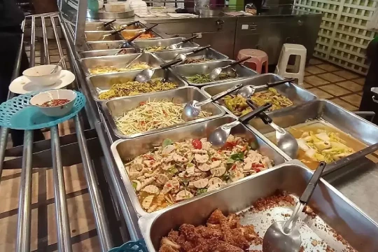 Quán ăn đường phố Bangkok đồng loạt tăng giá