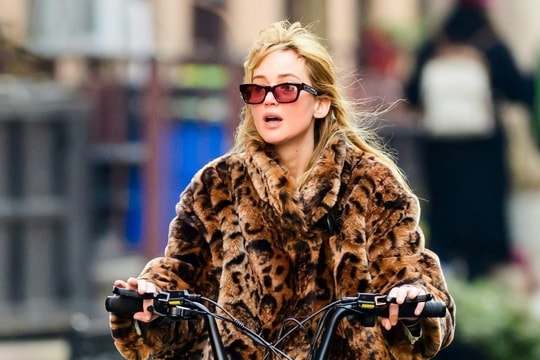 Sao ngoại theo đuổi họa tiết da báo