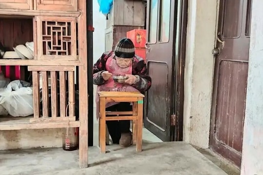 Chế độ ăn ngủ đặc biệt của cụ bà 50 năm không phải đi viện