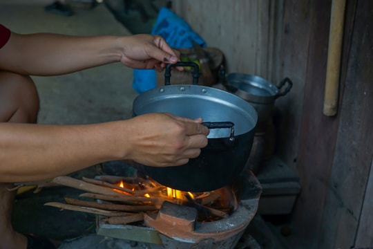 Bị cúm A, có nên xông hơi với than tổ ong không?